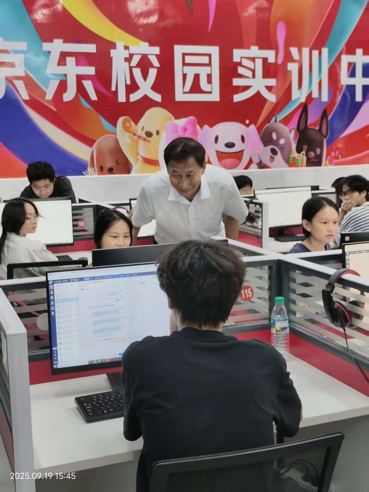 京东产业园校企合作与实训场景